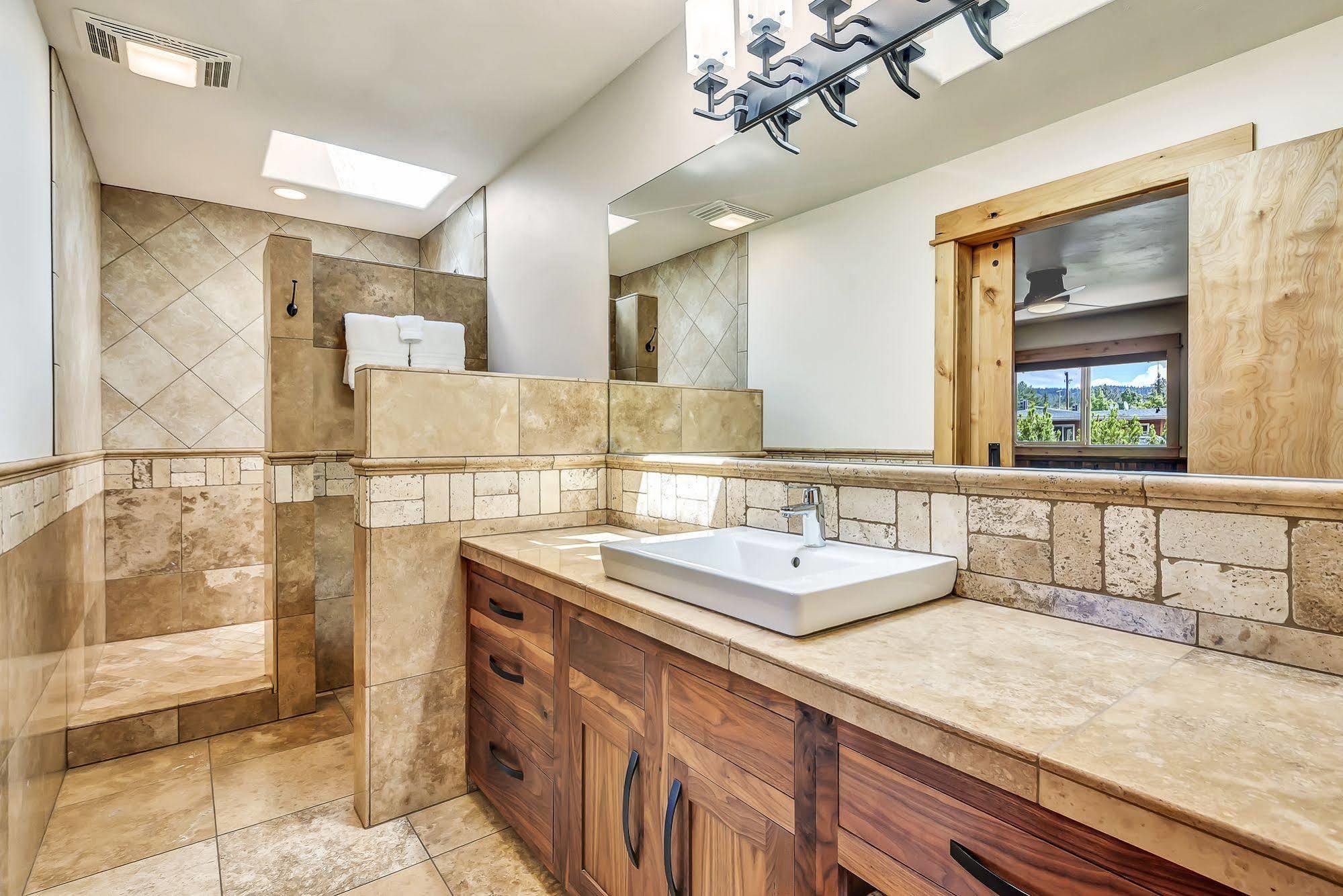 Wall Street Suites เบนด์ ภายนอก รูปภาพ